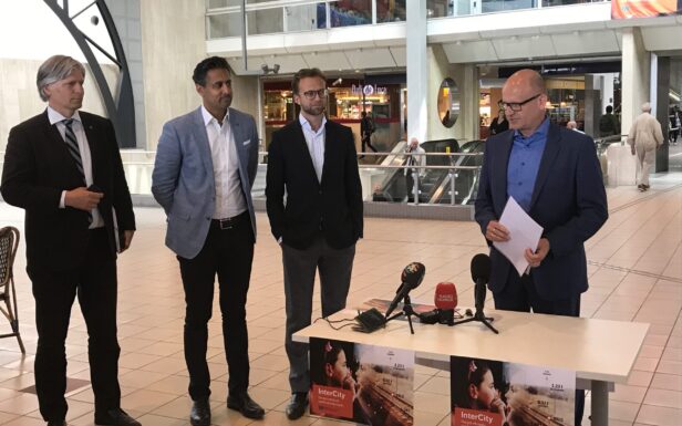Stor markering av InterCity på Oslo S