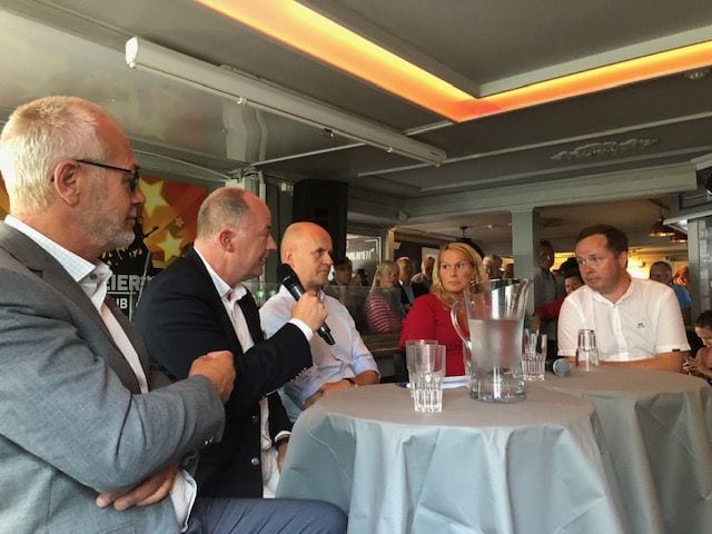 Bilde av mennesker i et panel under en debatten på Arendalsuka.