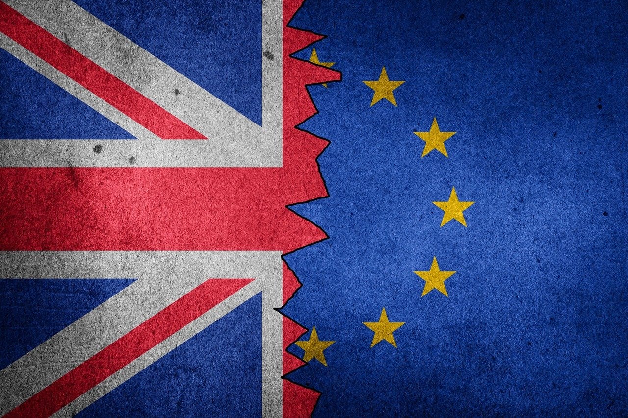 Kollasj av det britiske flagget og EU-flagget